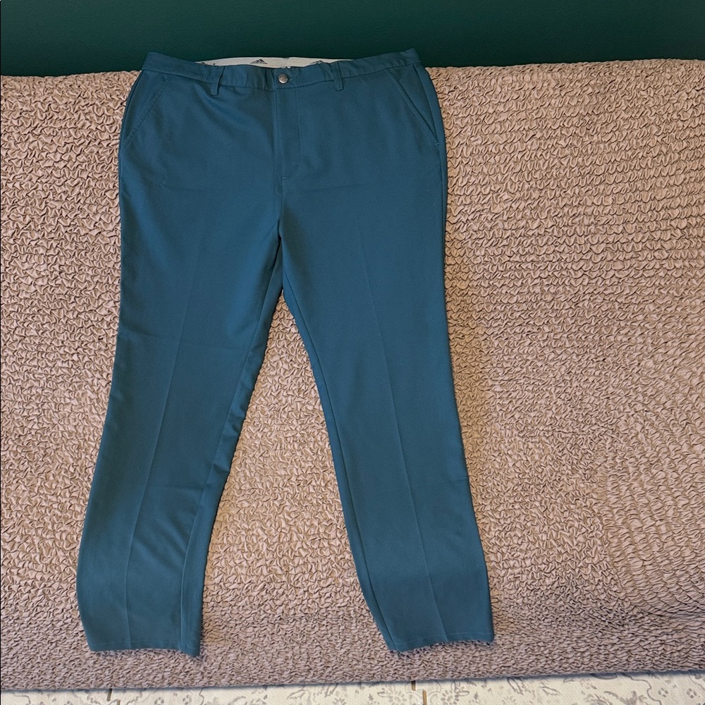 Adidas golf pants. 38x34
Lightweight & stretchy 
Perfect Condition